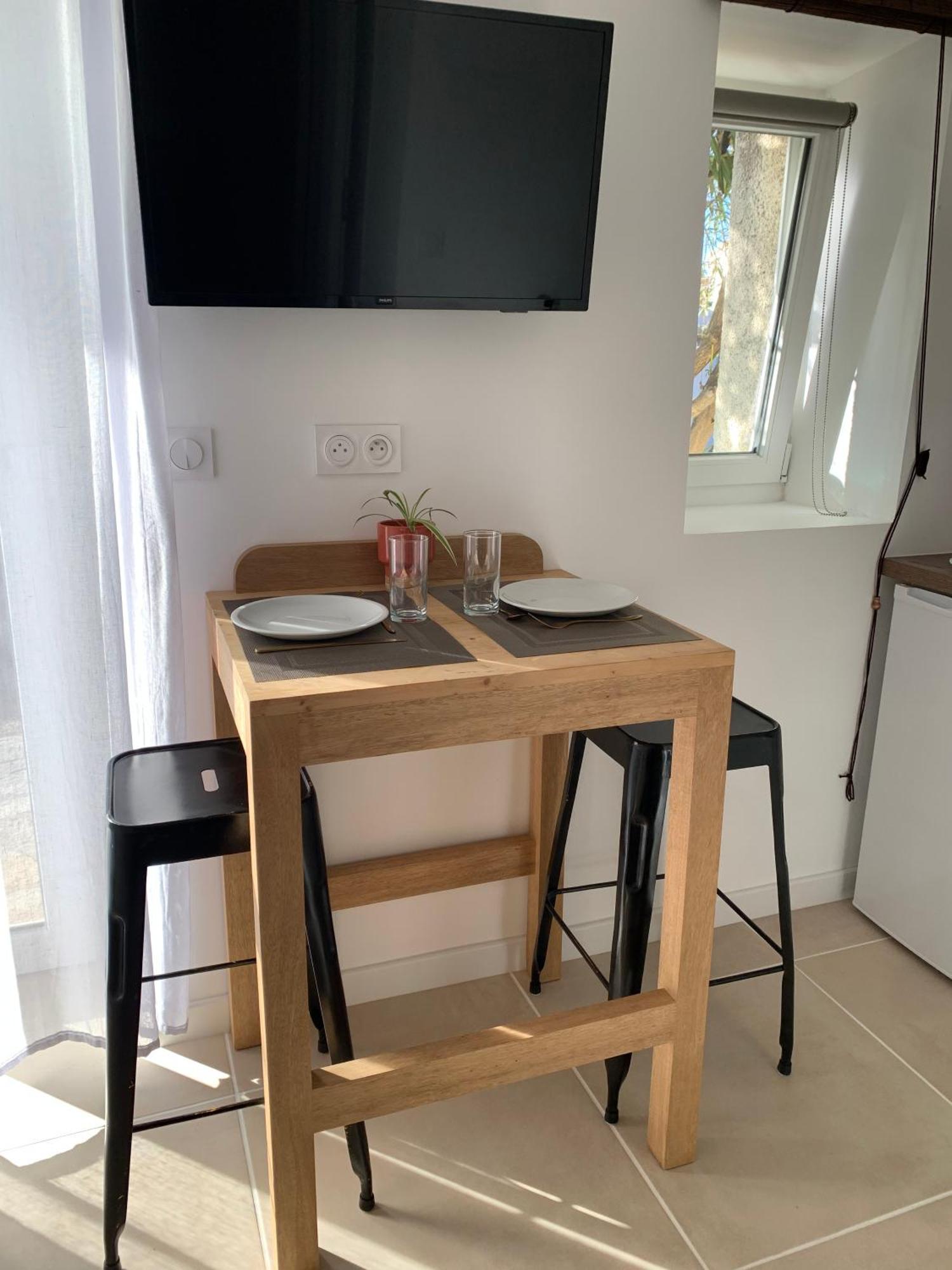 Studio Moderne Cozy Apartment Ribaute-les-Tavernes Bagian luar foto